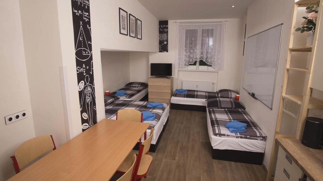School - Your Unique Place In By Metro Vysehrad Apartment Prag
