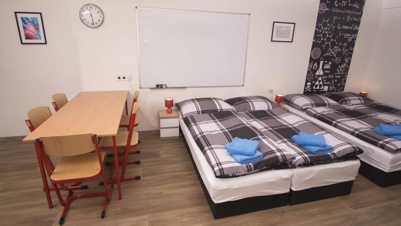 Apartment School - Your Unique Place In By Metro Vysehrad Prag