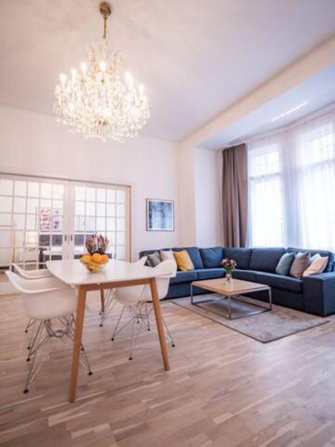 Class In Old Town 2 Bedrooms *