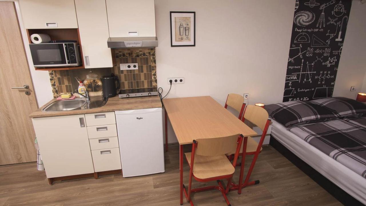 Apartment School - Your Unique Place In By Metro Vysehrad