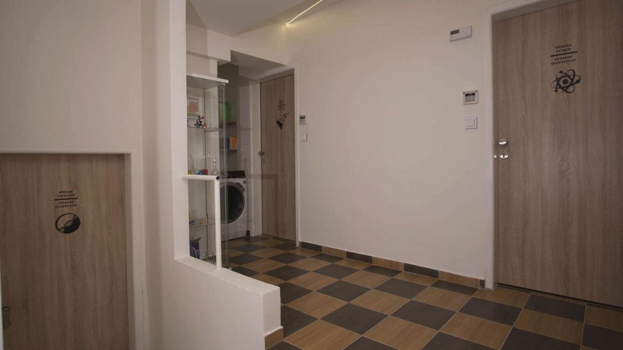 Apartment School - Your Unique Place In By Metro Vysehrad