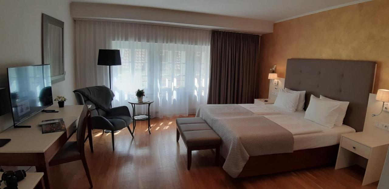 The Golden Wheel Hotell 4*