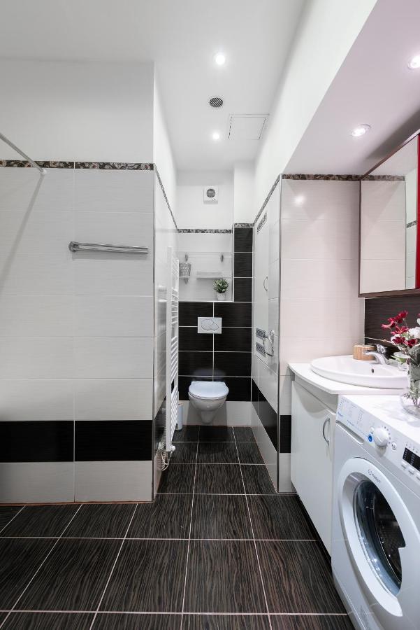 10 Min City Centre 5 People Apartment, Free Coffee * Prag