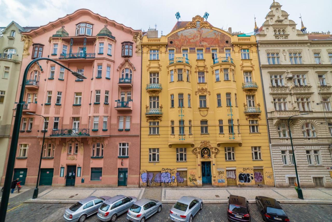 New Near Dancing House Lejlighed