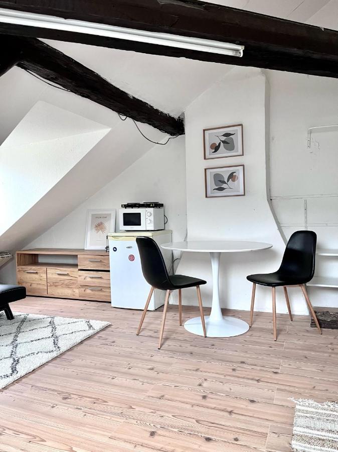 Loft Close To Metro Palmovka