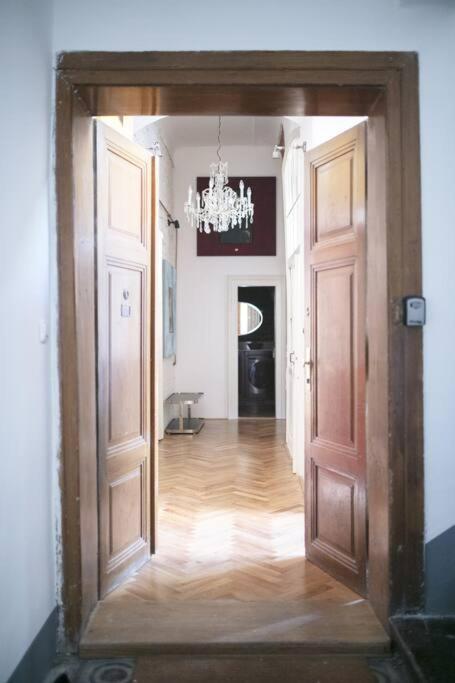 King Charles Apartment