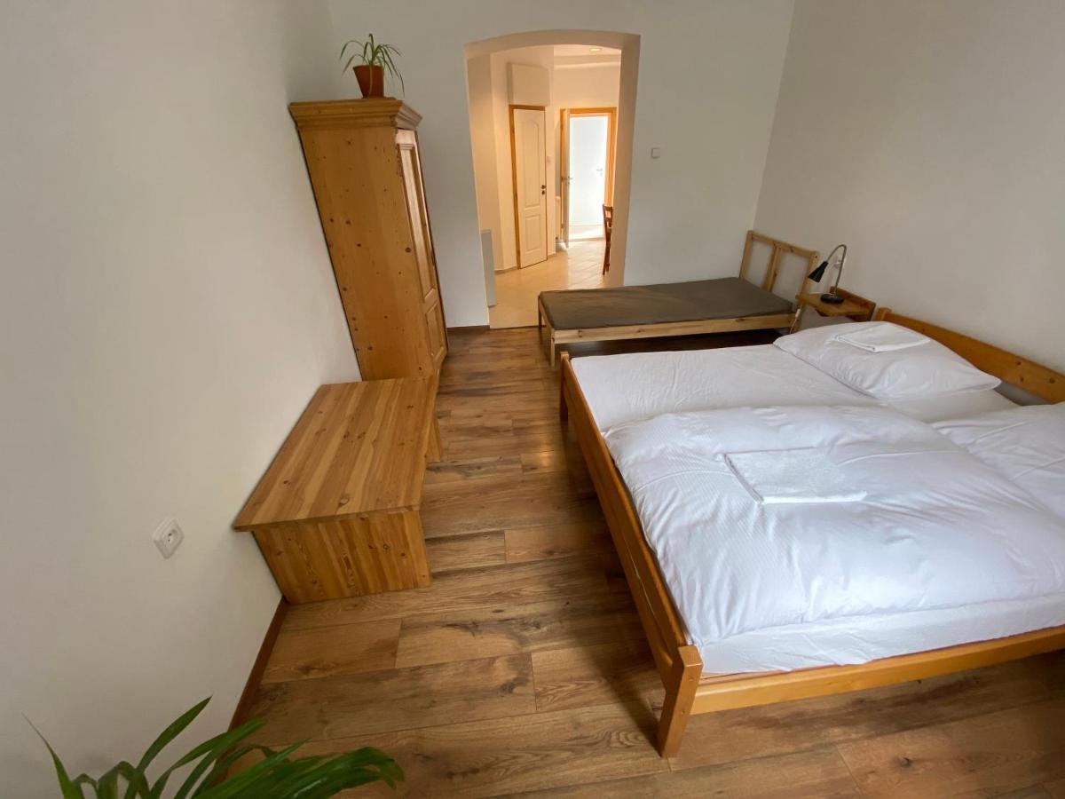 Guest house Family Lorenz & Coffee House 3*