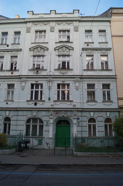 Smeralova Lägenhet