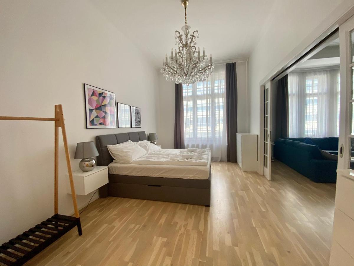 Class In Old Town 2 Bedrooms Apartment Prag