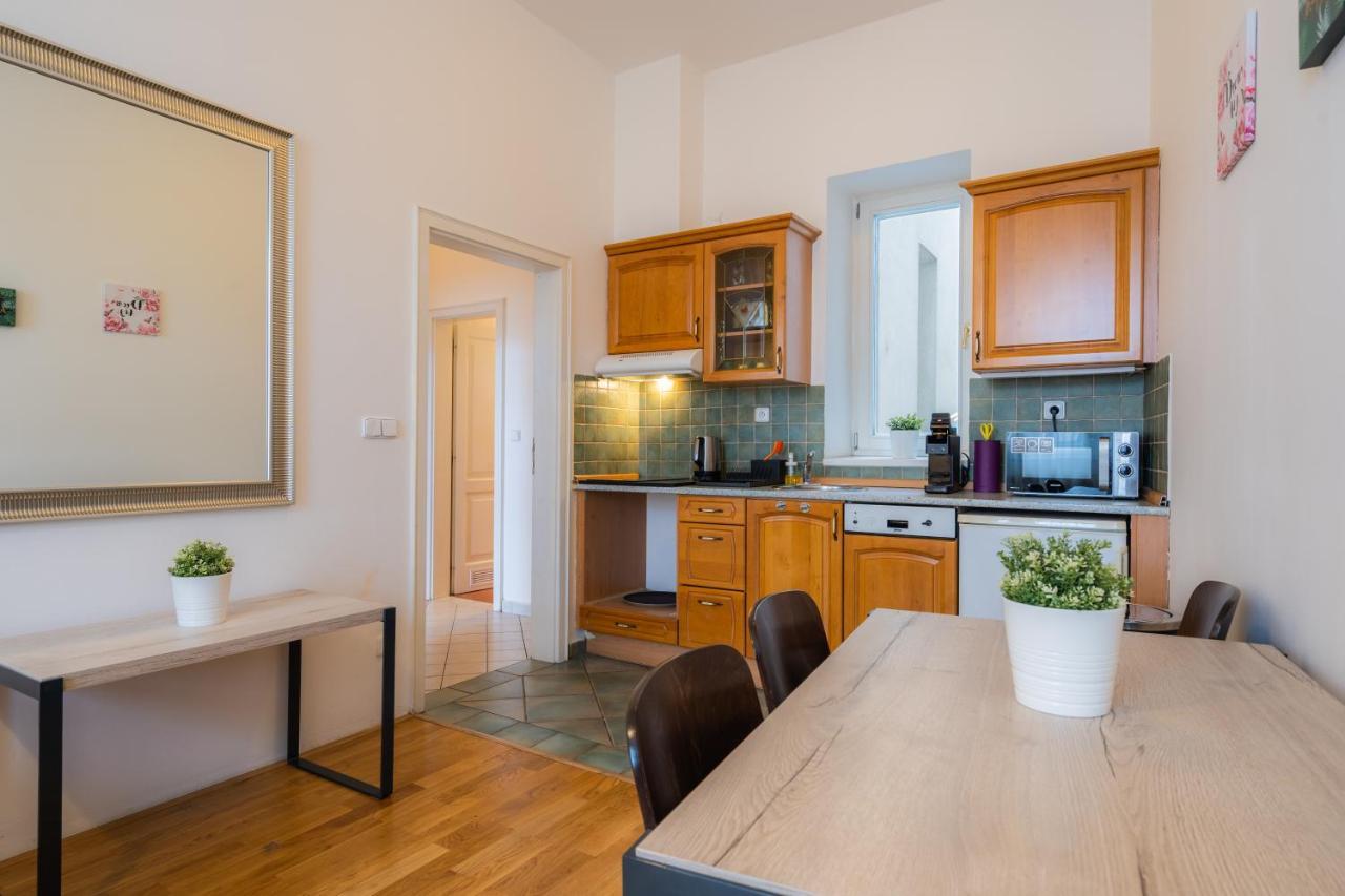 Ea Melantrich Hotell 4*