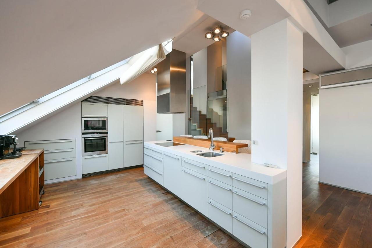 Luxury Penthouse With Sauna, Terrace, 250m2, 5bdrm, 3bthrm *