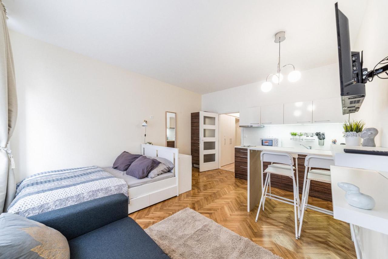 Cute - Promenade Of Apartment Prag