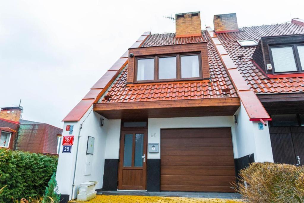 Tamara With Air-conditioning And Parking Apartment Prag
