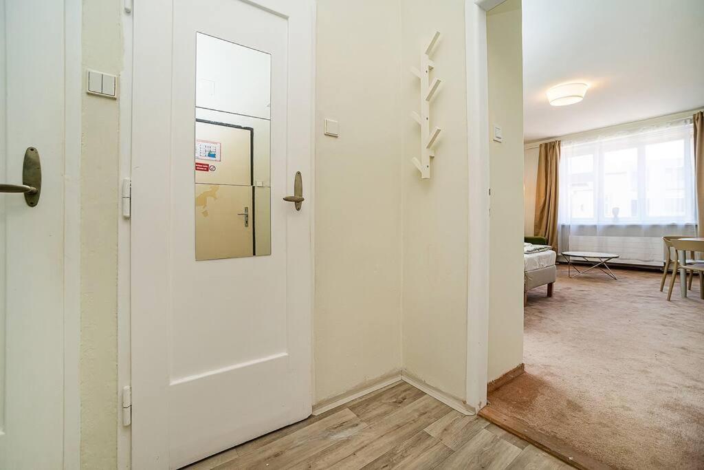 Lejlighed Modern With Balcony, Tv Prag