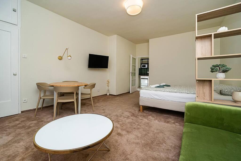 Modern With Balcony, Tv Lejlighed Prag