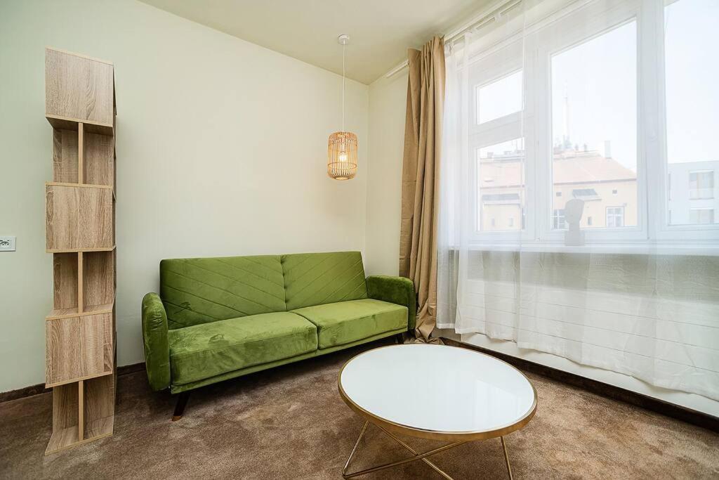 Modern With Balcony, Tv *
