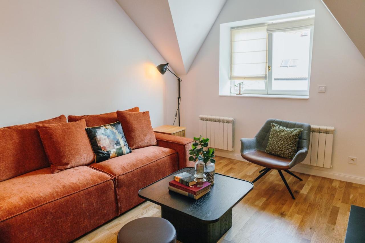 Modern Mezzanine At Jecna St Apartment Prag