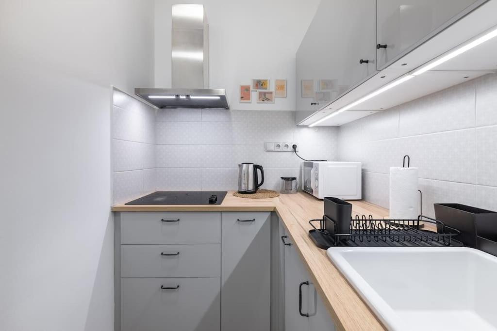 Cute 1bedroom Center Apartment *