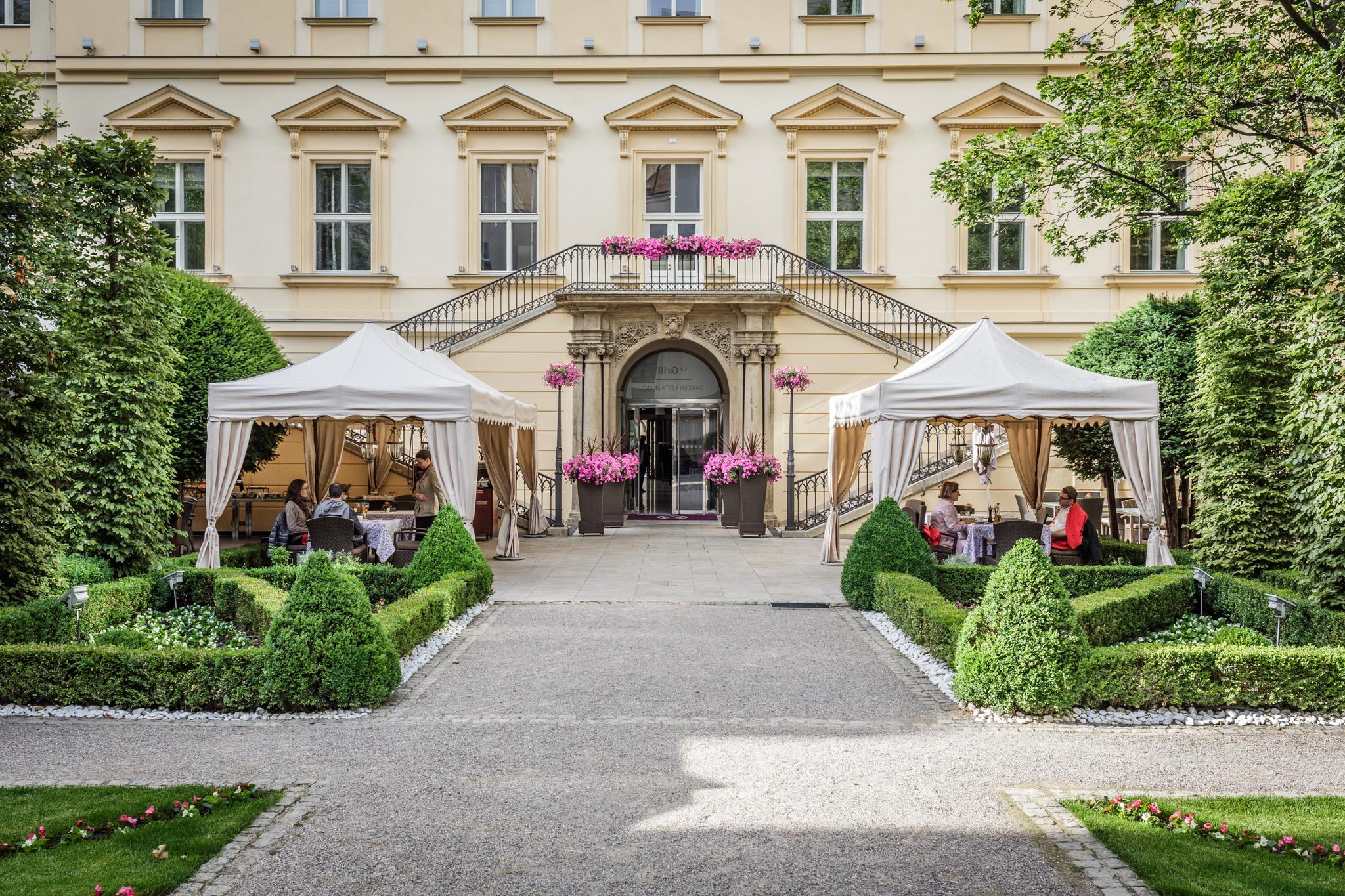 The Grand - The Leading Of The World Prag