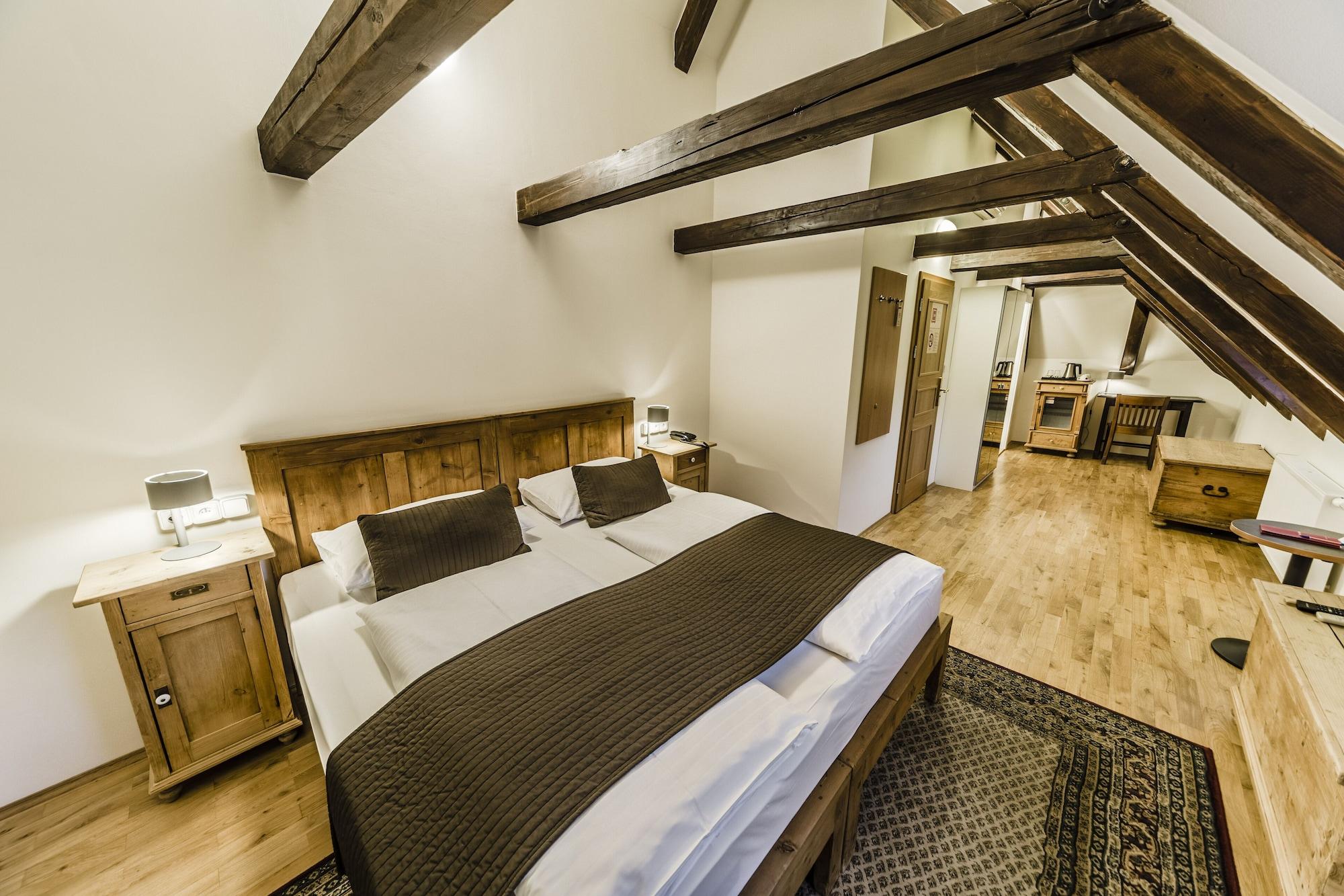 Hotel Archibald At The Charles Bridge 4*