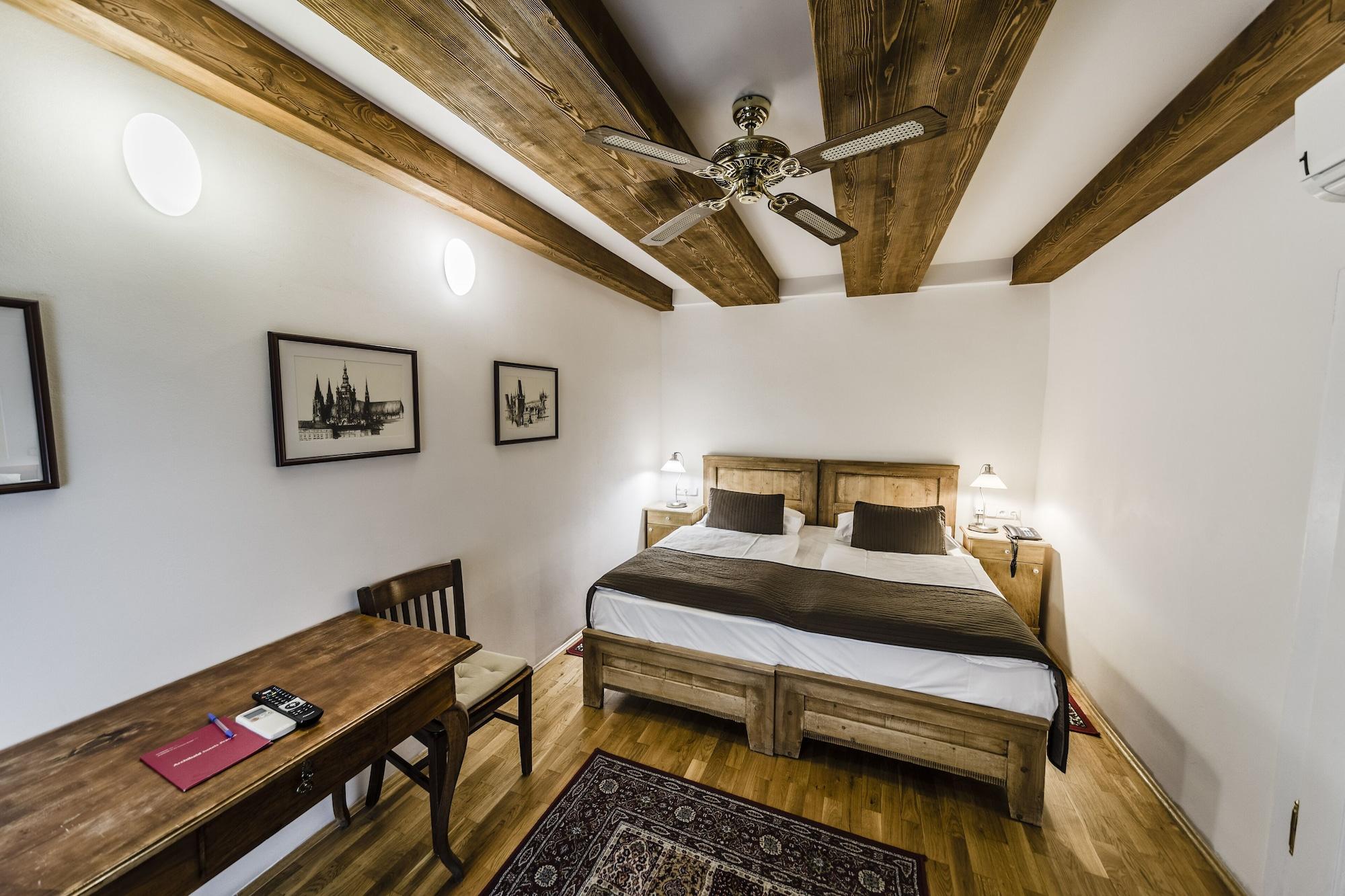 Hotel Archibald At The Charles Bridge Prague