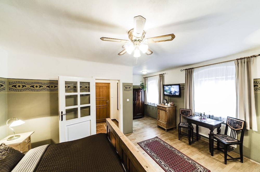 Hotel Archibald At The Charles Bridge 4*