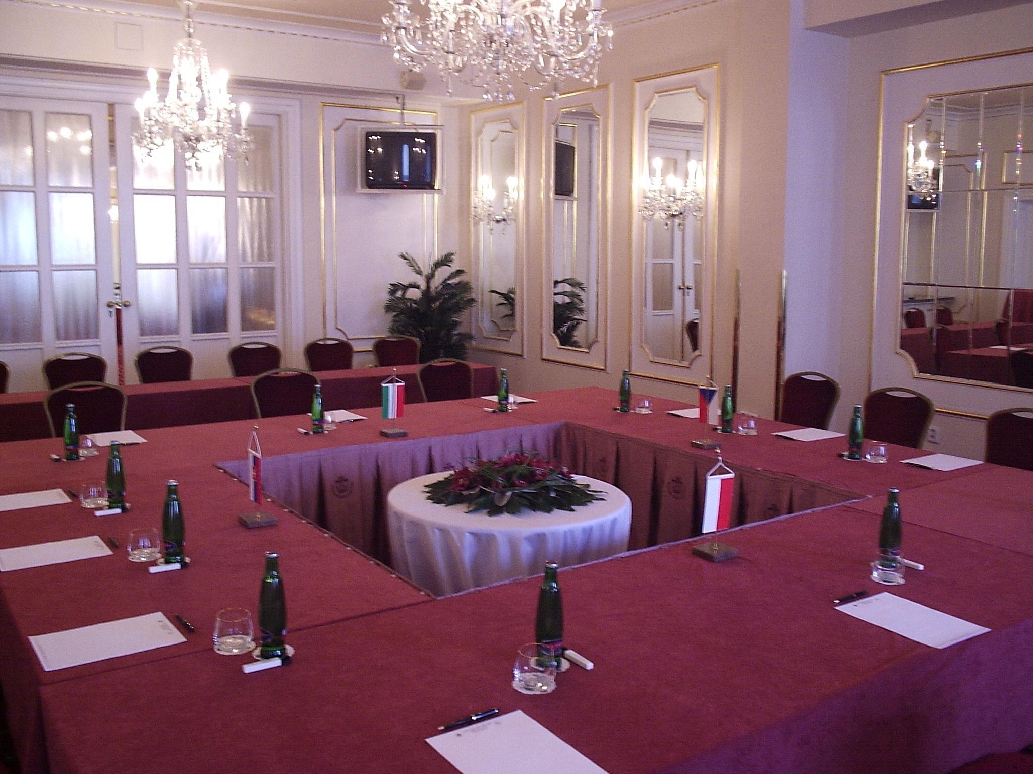 Ambassador Zlata Husa Hotel 5*