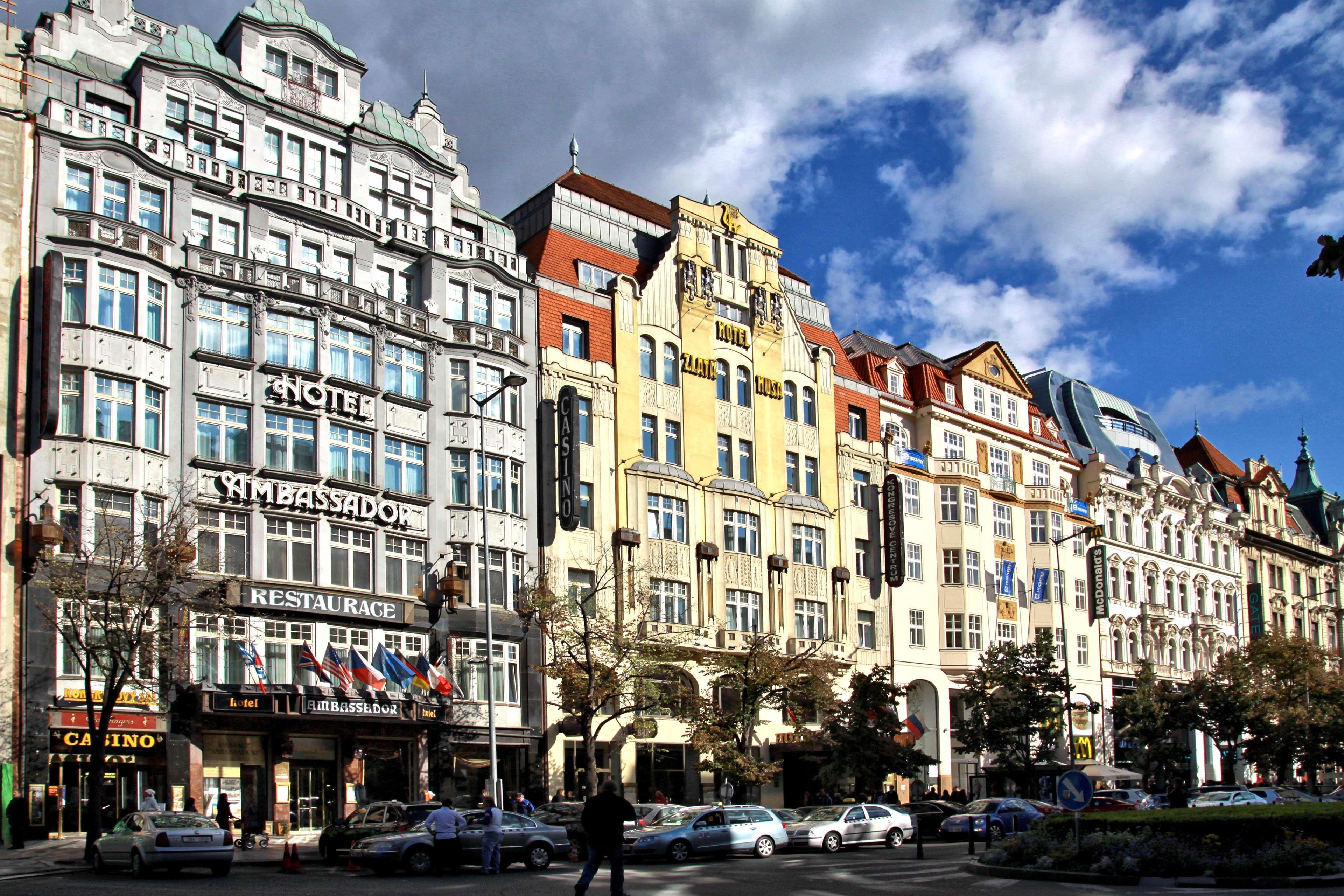 Ambassador Zlata Husa Hotel