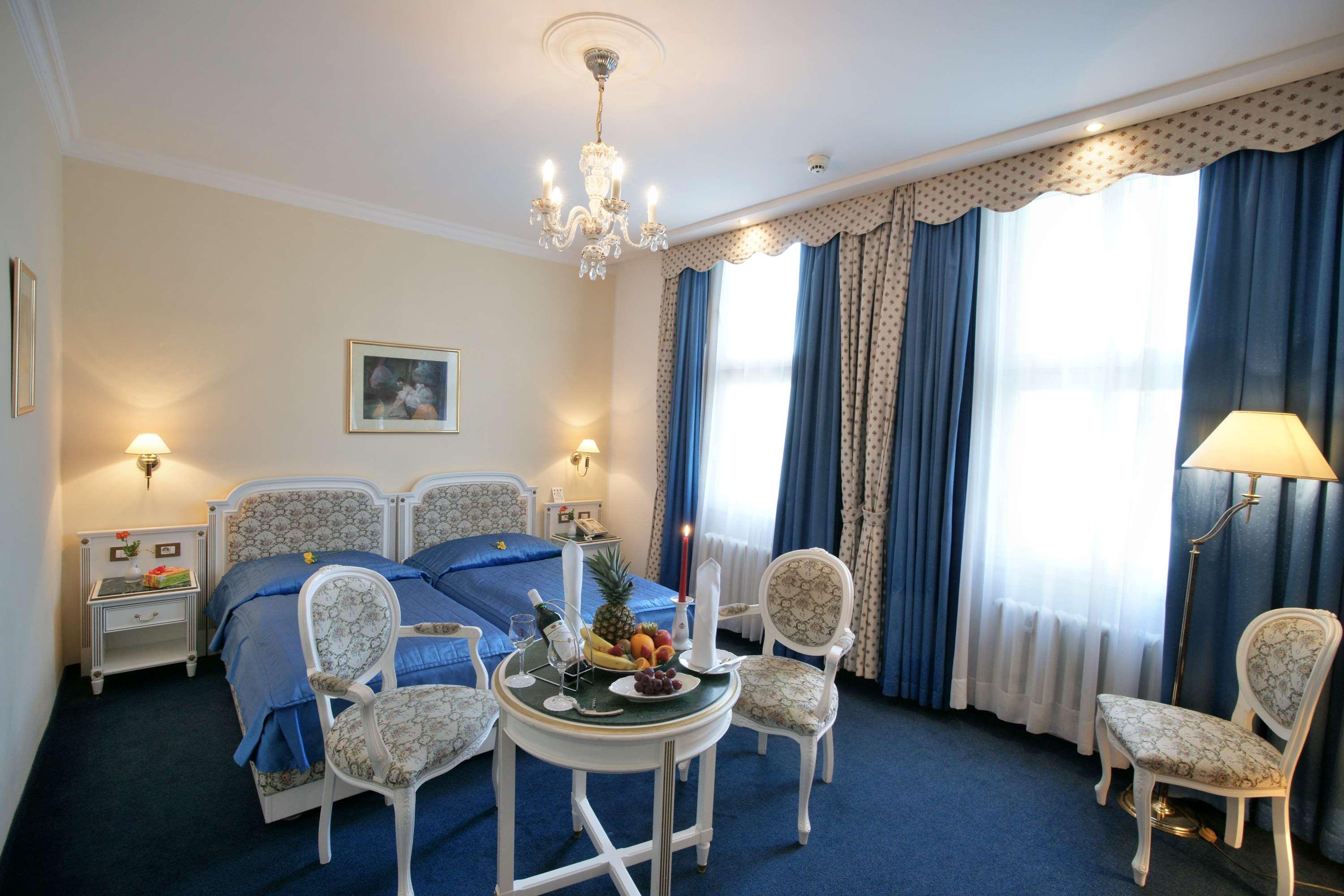 Ambassador Zlata Husa Hotel