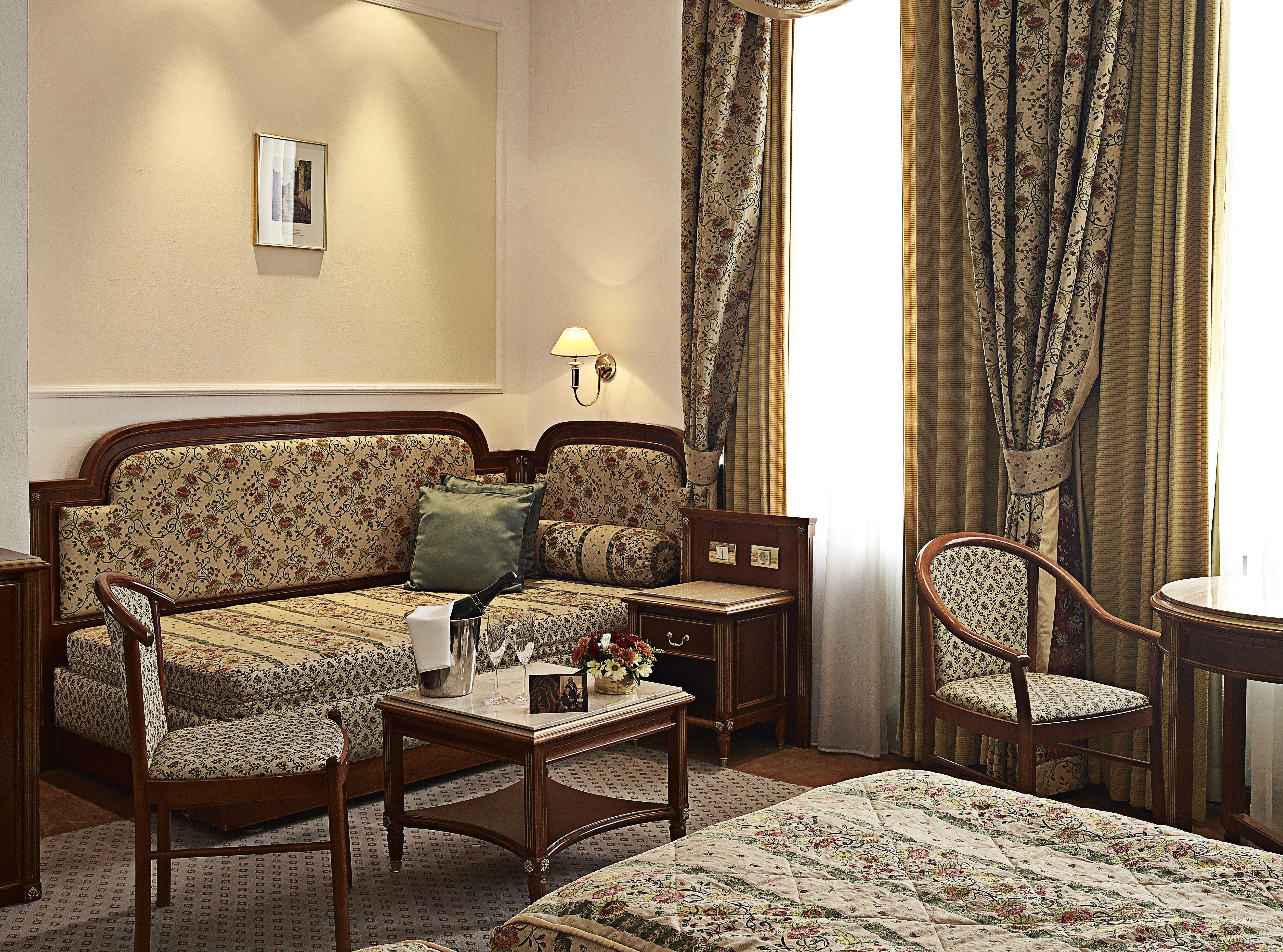 Hotel Ambassador Zlata Husa 5*