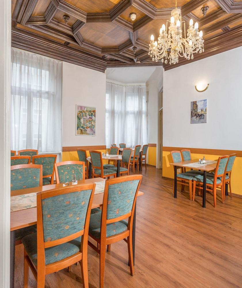 Centre Hotel 3*