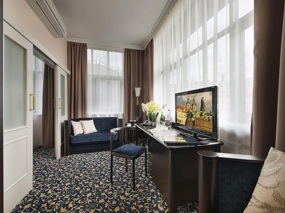 Ea Royal Esprit Hotell 4*