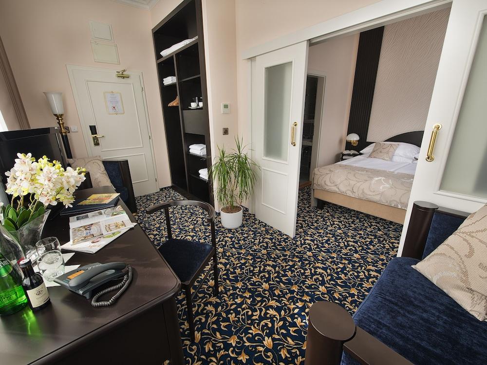 Ea Royal Esprit 4* Prag
