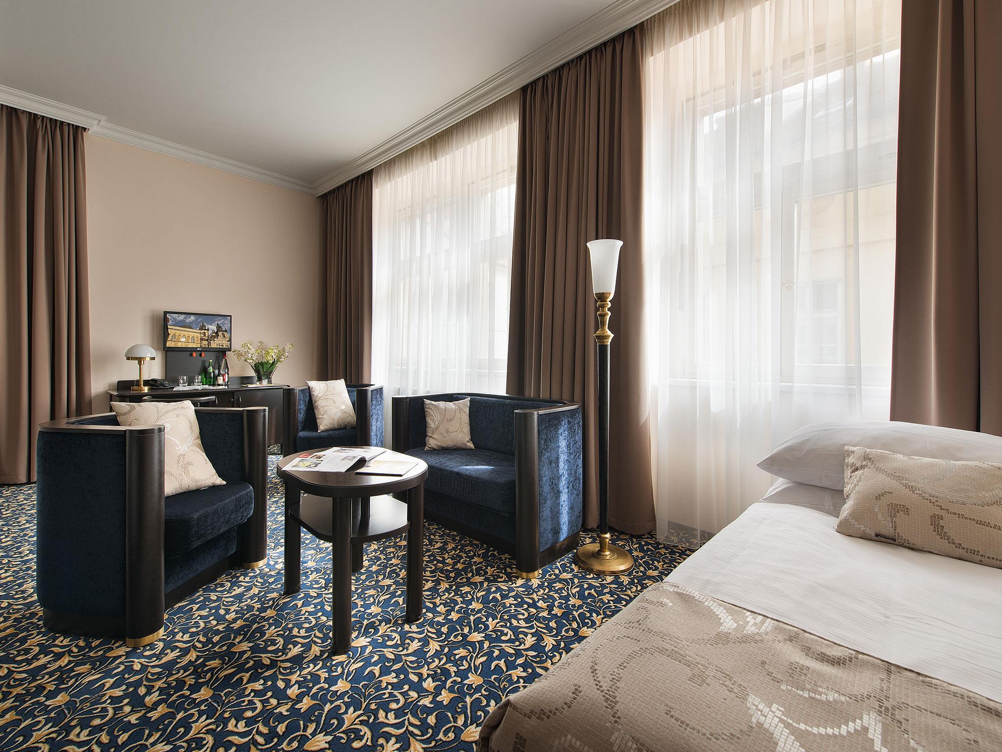 Ea Royal Esprit Hotell