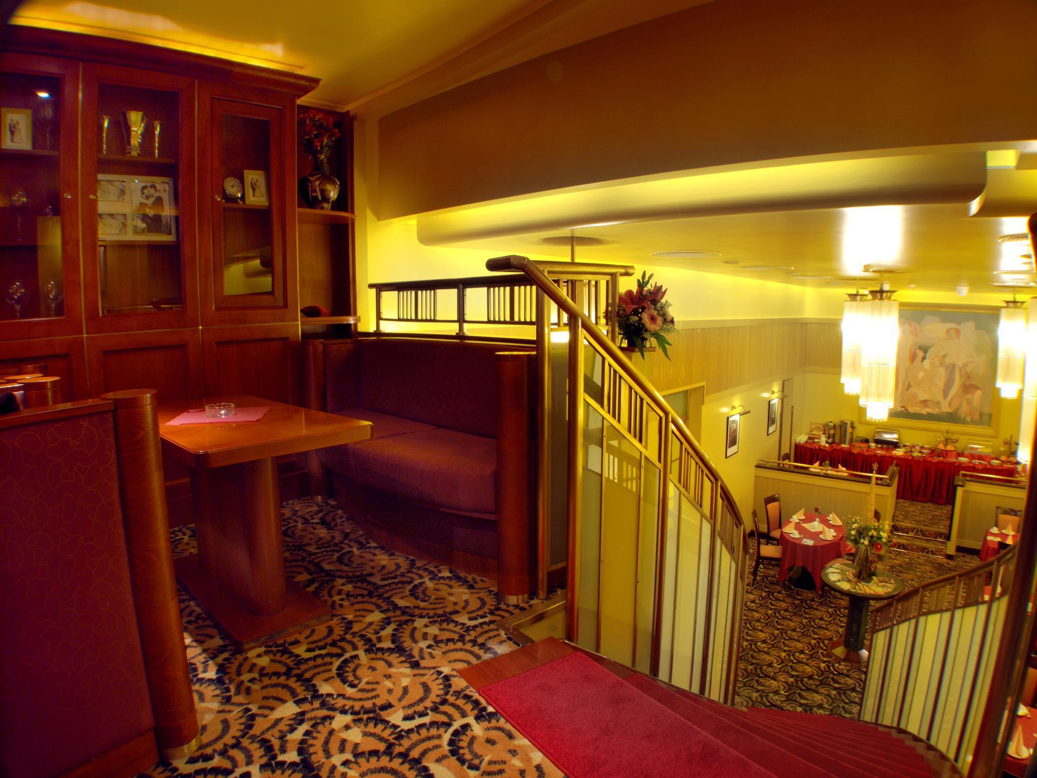 Ea Royal Esprit Hotell