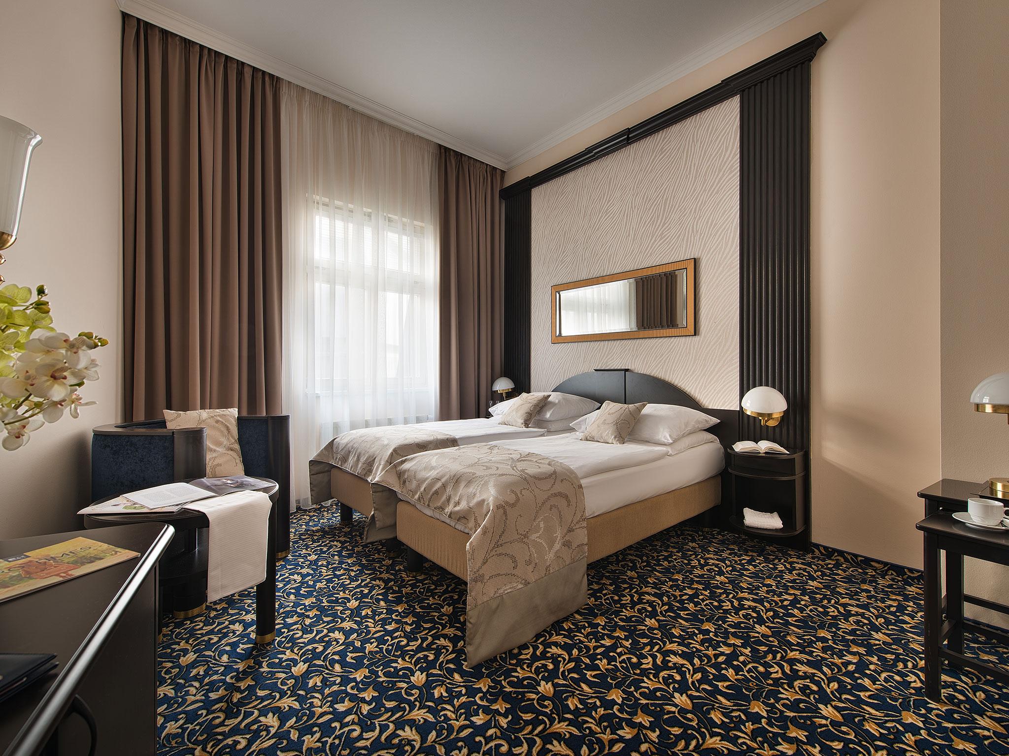Ea Royal Esprit Hotell