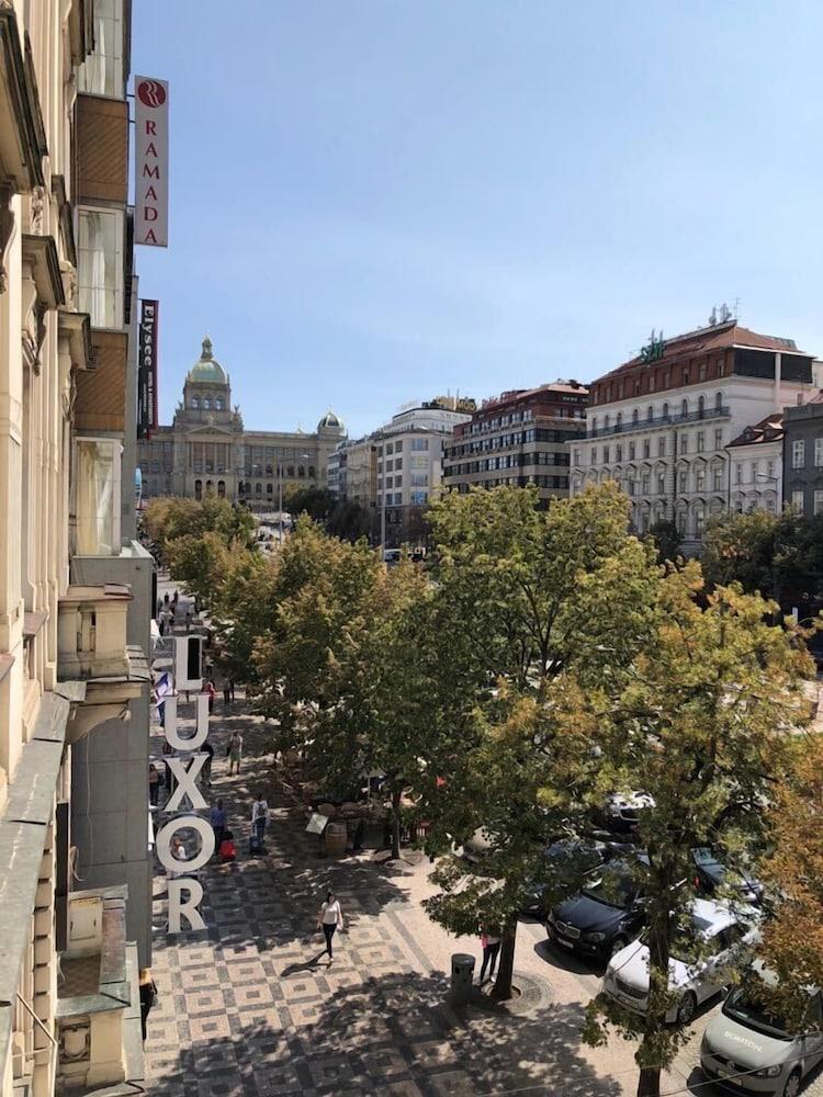 39 Wenceslas Square *