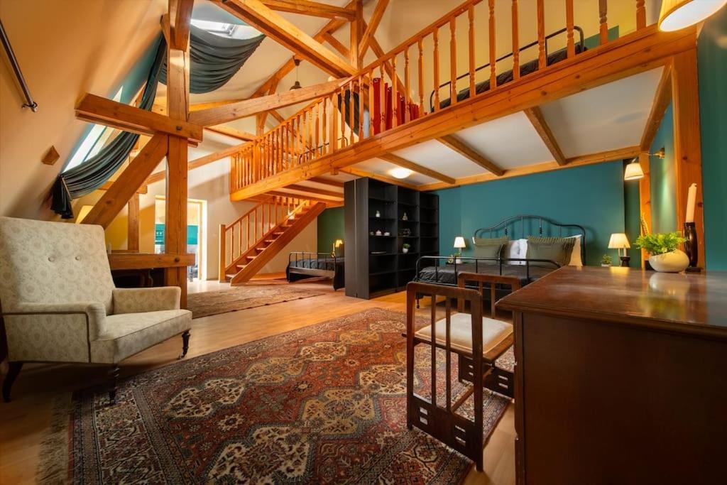 Chateau Charme - Centre Apartment