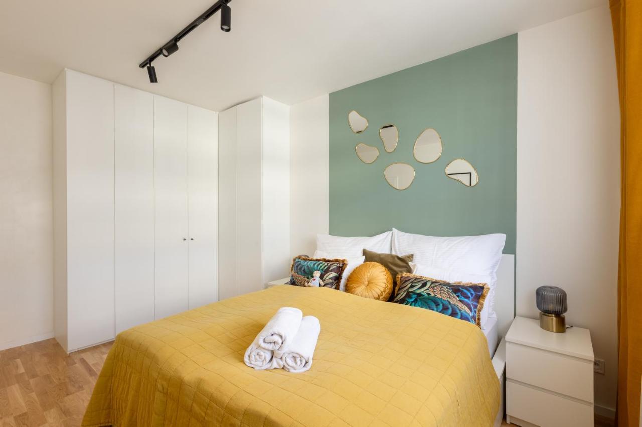 Bohemian Rhapsody Apartment *