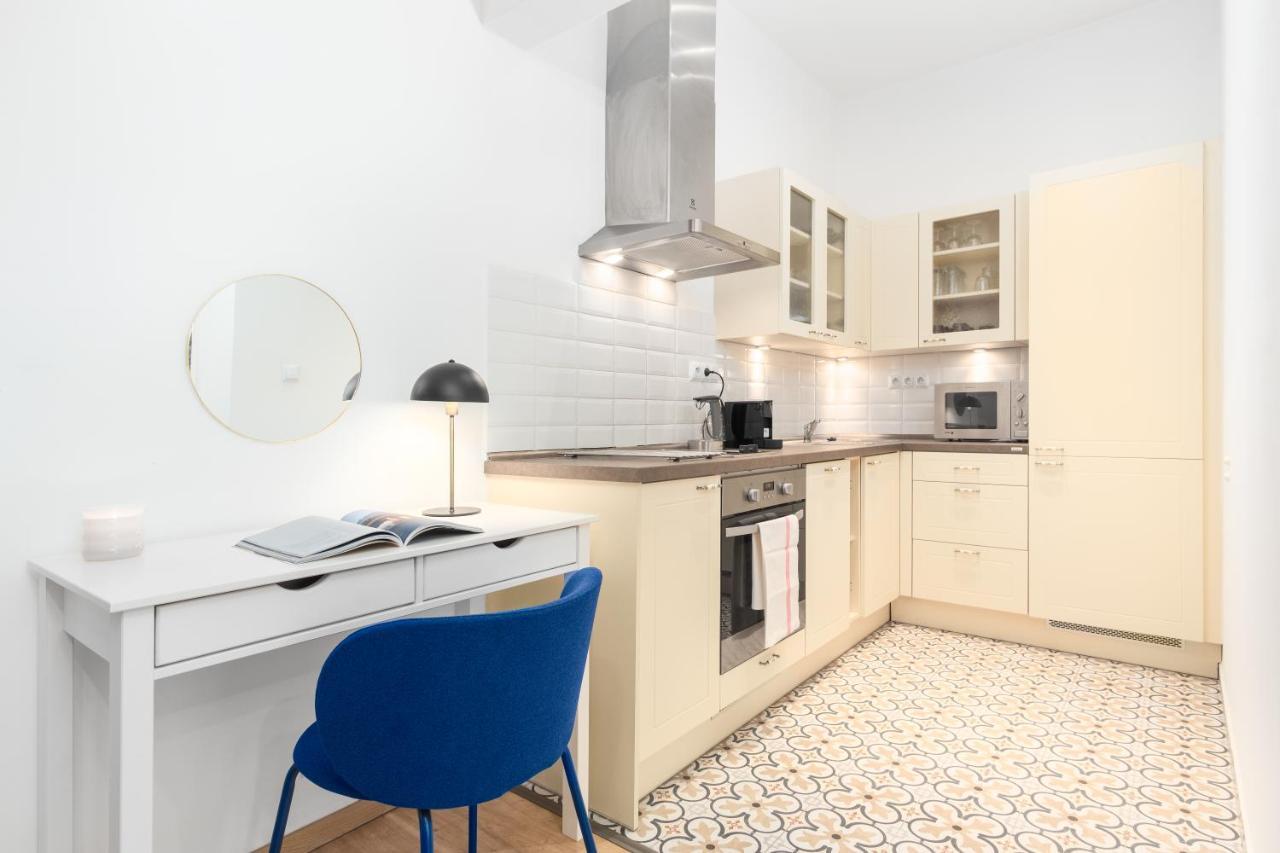 Days - Eclectic In Trendy Area Praha