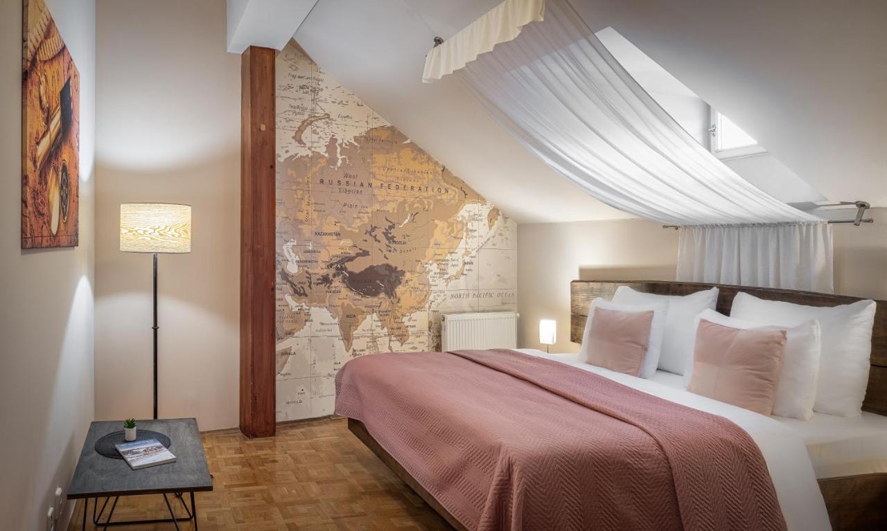 6 Continents By Adrez * Prague