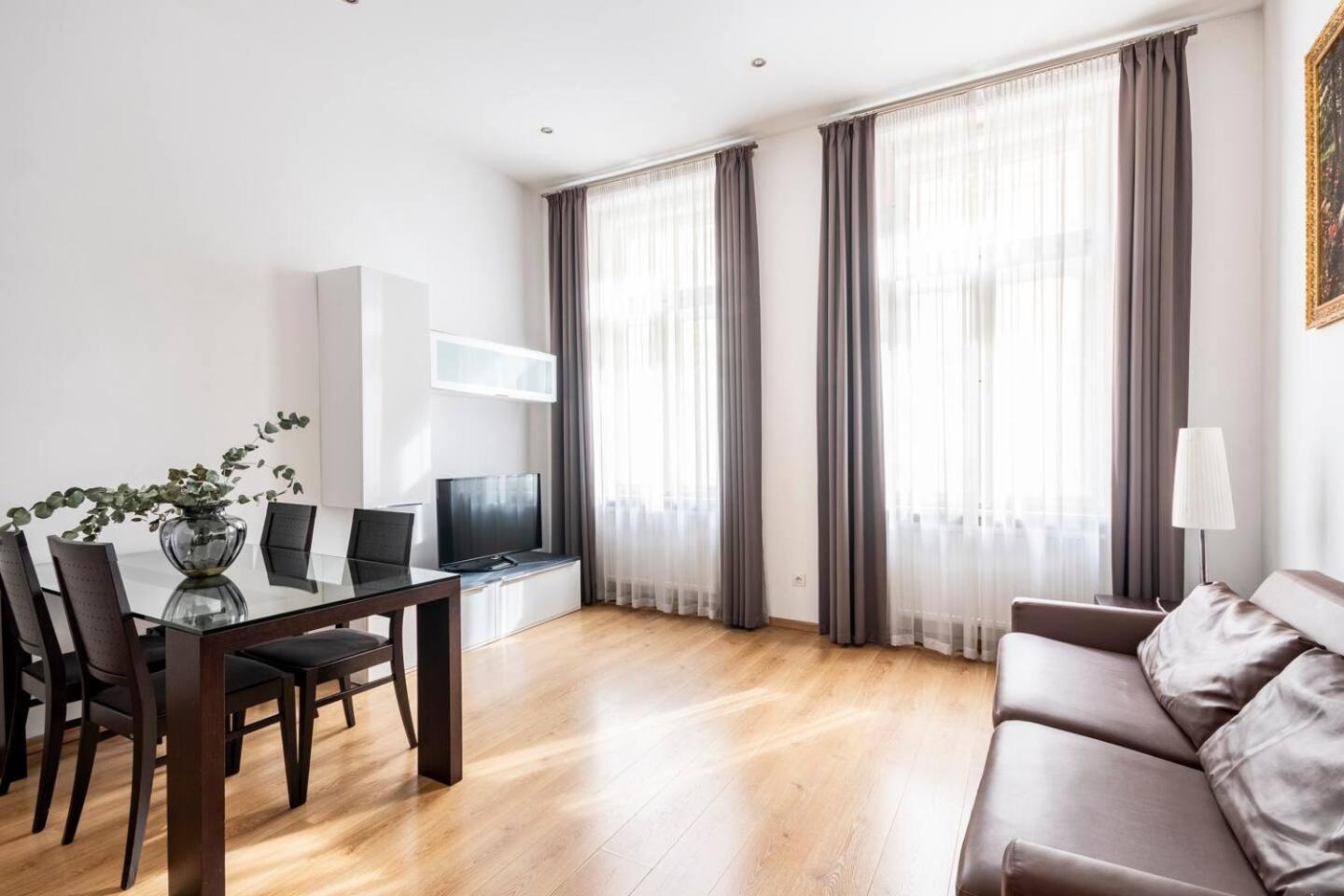 Apartment Place Of Grace - 50 Meters From Dancing House