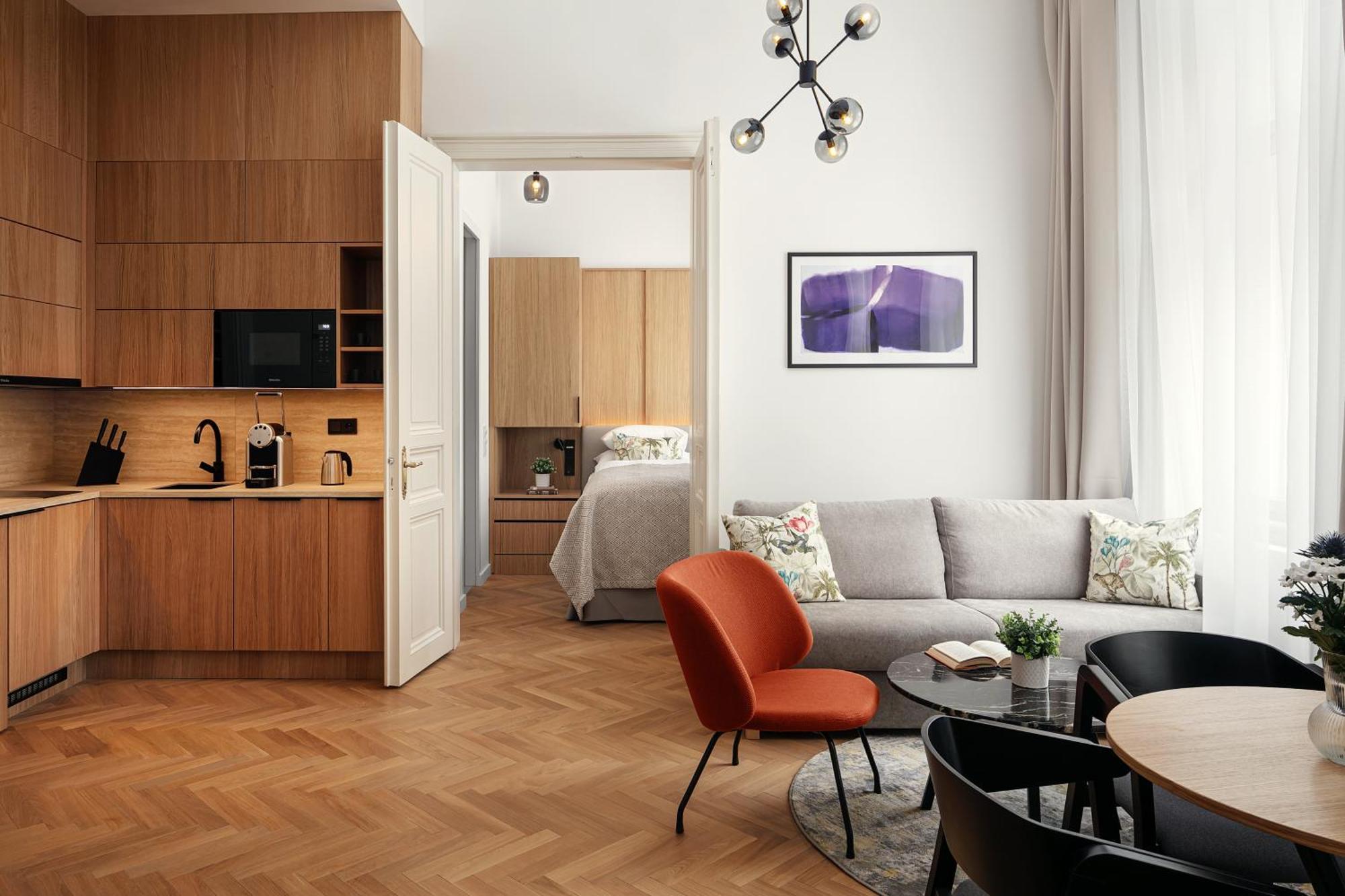R16 Residences Aparthotel 5*