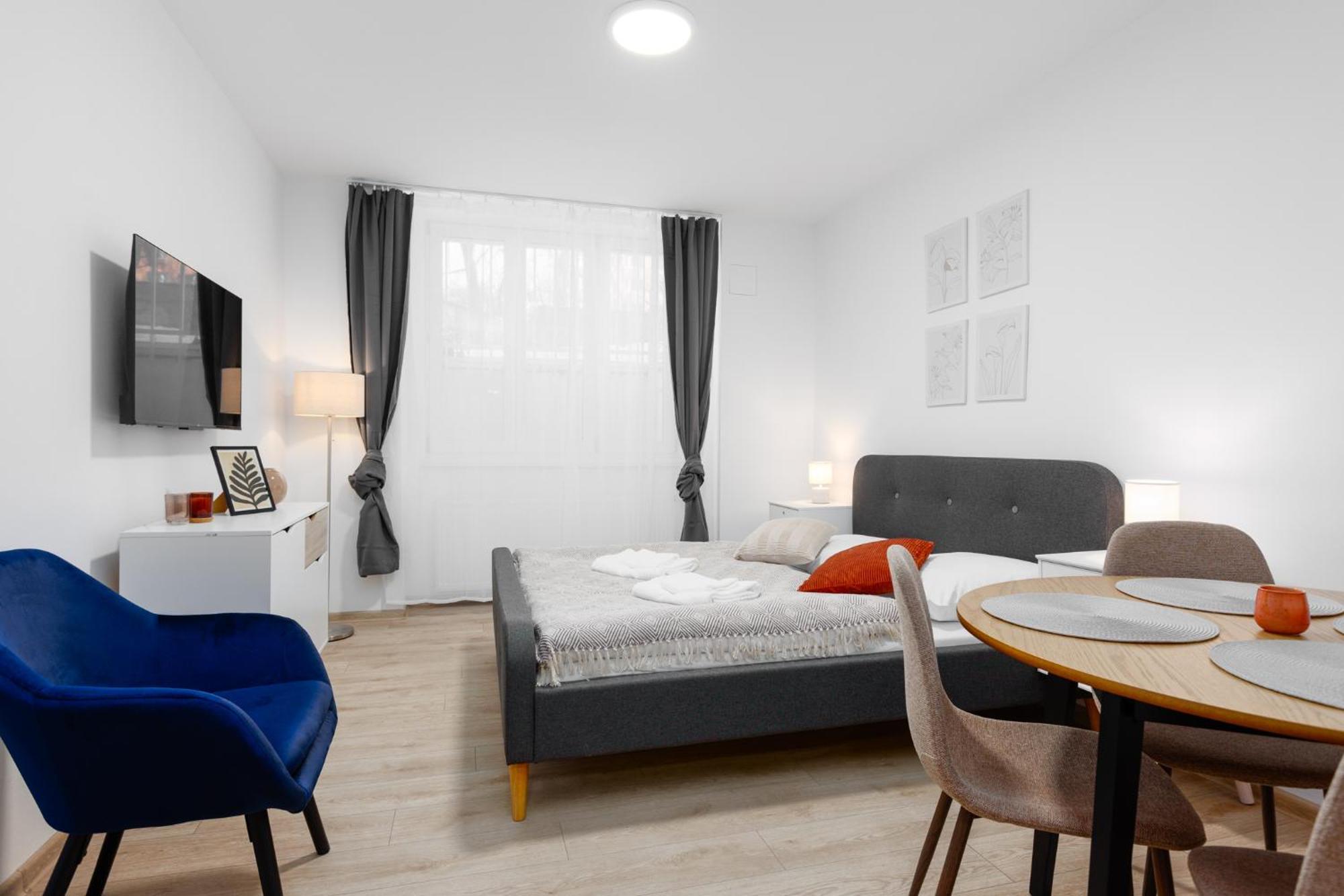 2 Bedrooms Near The Metro *