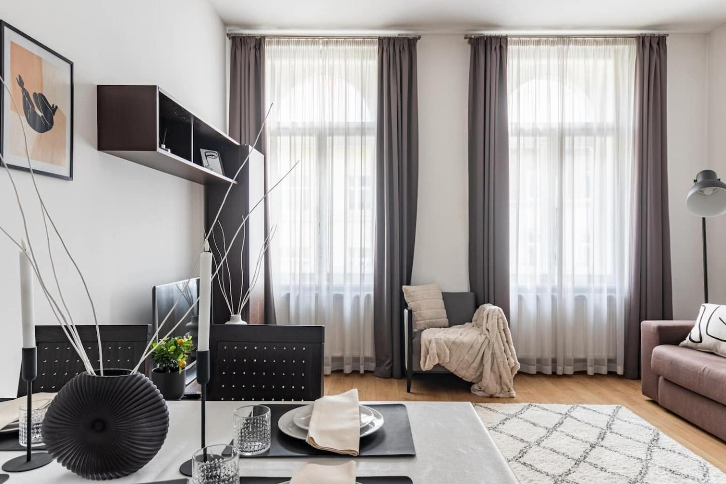 Place Of Grace - 50 Meters From Dancing House *