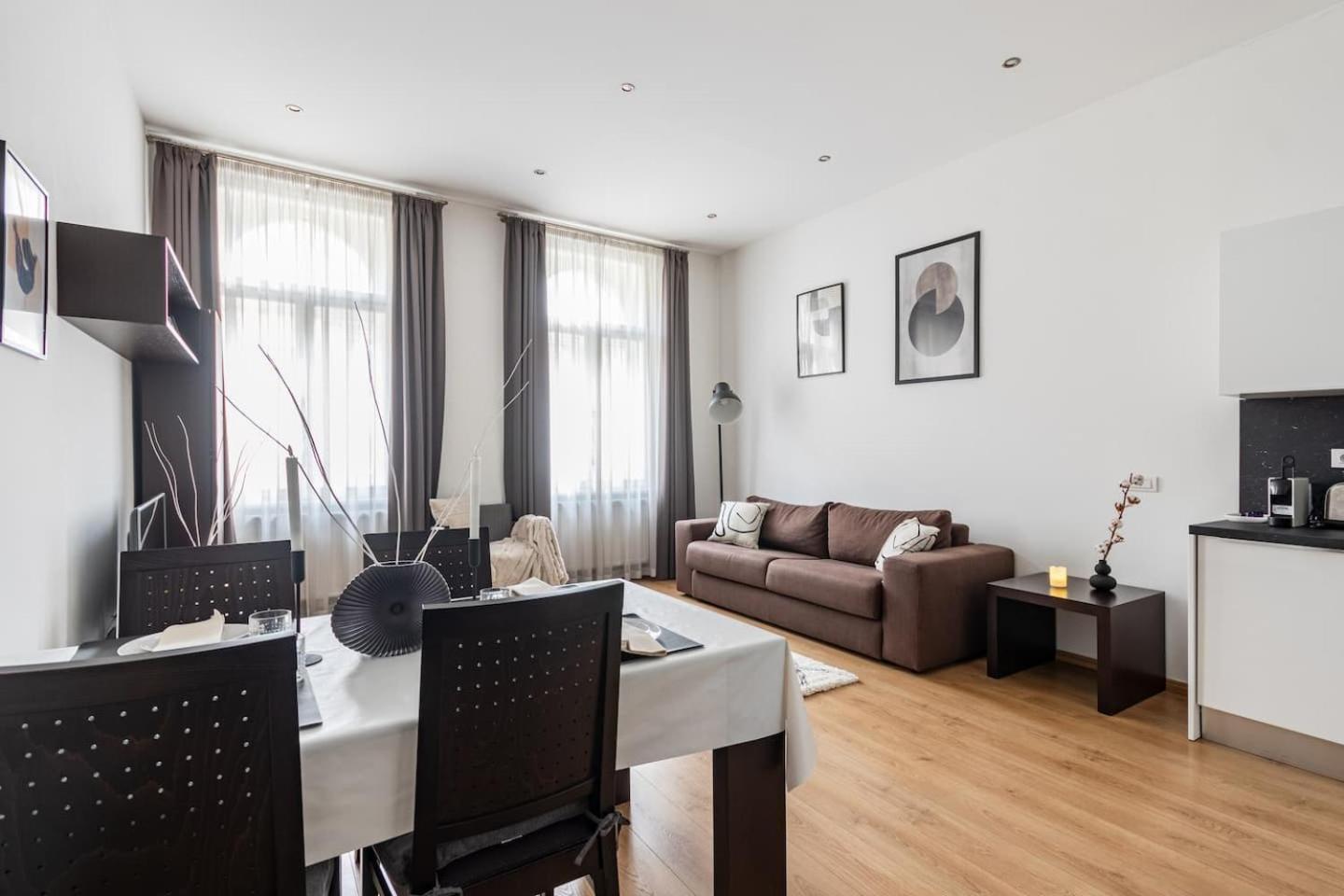 Place Of Grace - 50 Meters From Dancing House Apartment *