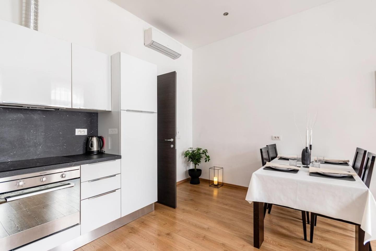 Place Of Grace - 50 Meters From Dancing House Apartment *