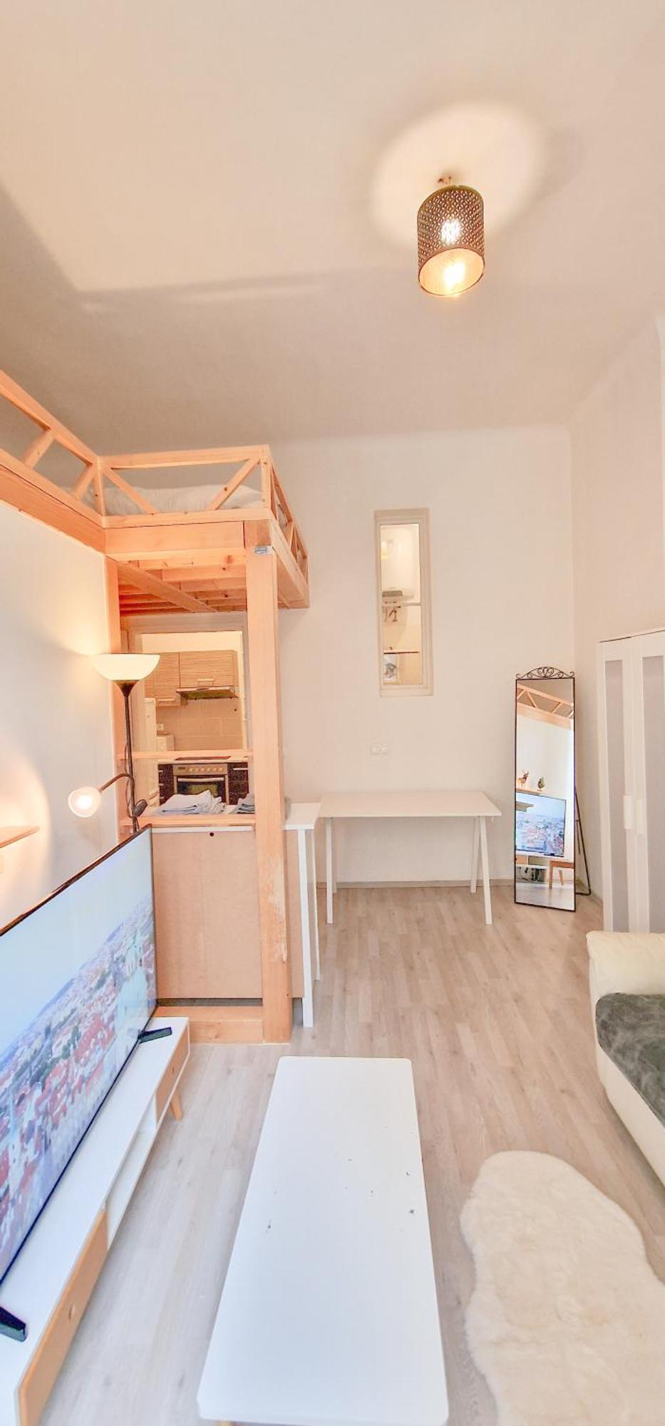 Cozy Karlin Loft Center Apartment *