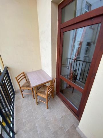 Vitkova With Balcony Lägenhet