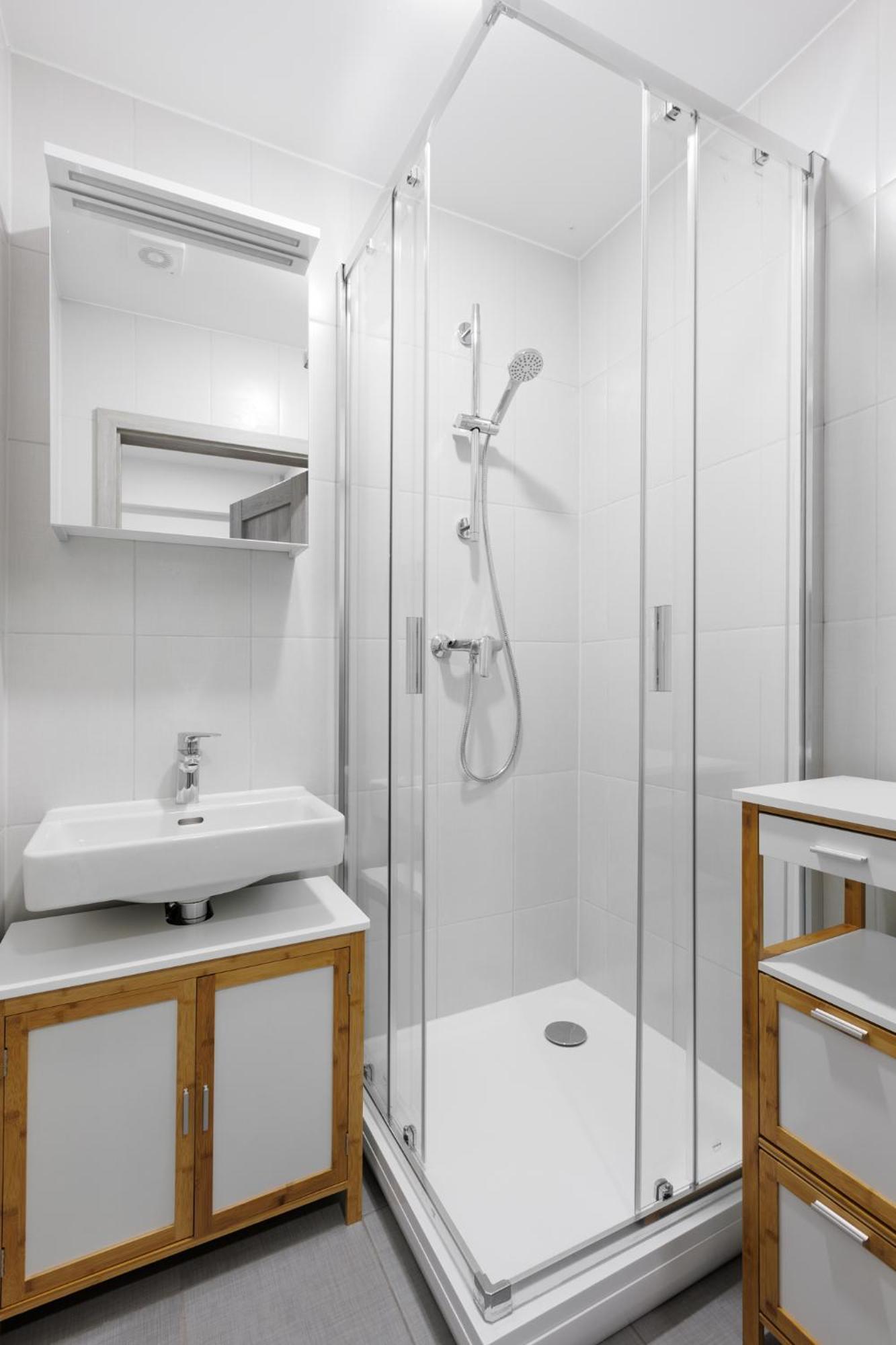 Lägenhet 2 Bedrooms Near The Metro *